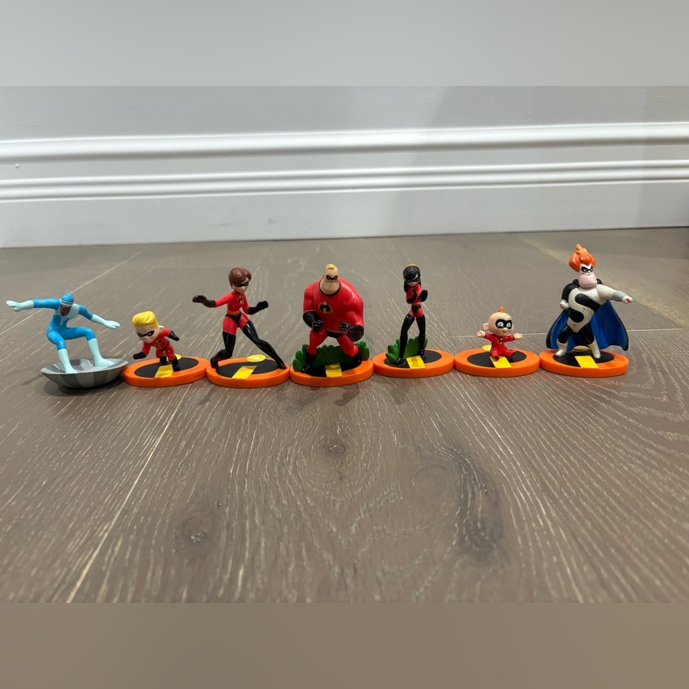Pixar Disney Incredibles Family Action Figure Set